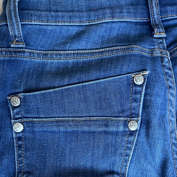 Rock & Republic Jeans. Size 8. Mid rise jeans. Stretchy. Good Used Condition! - Picture 7 of 8
